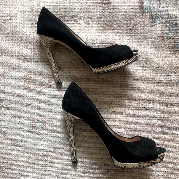 Joan and David black, leather suede heals 6.5 - Picture 2 of 3